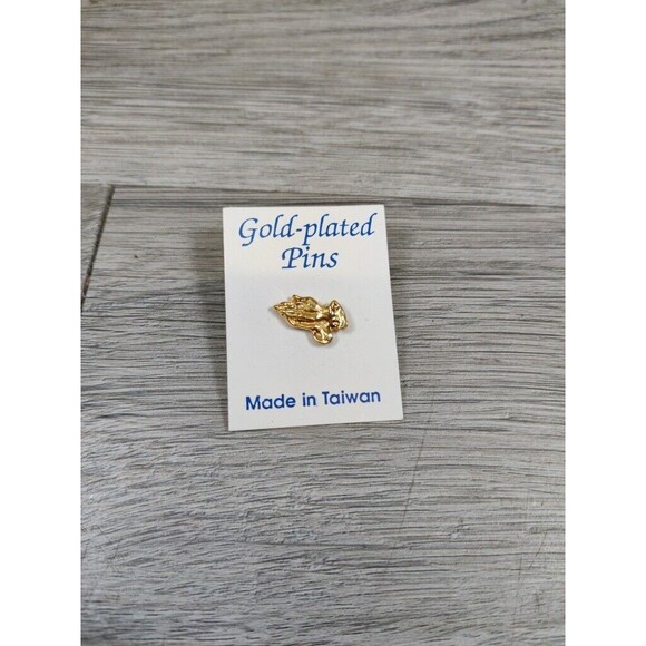 Gold Plated Praying Hands 3/4" Tall Scarf Hat Tie Tack Lapel Pin Brooch Vintage - Picture 2 of 4